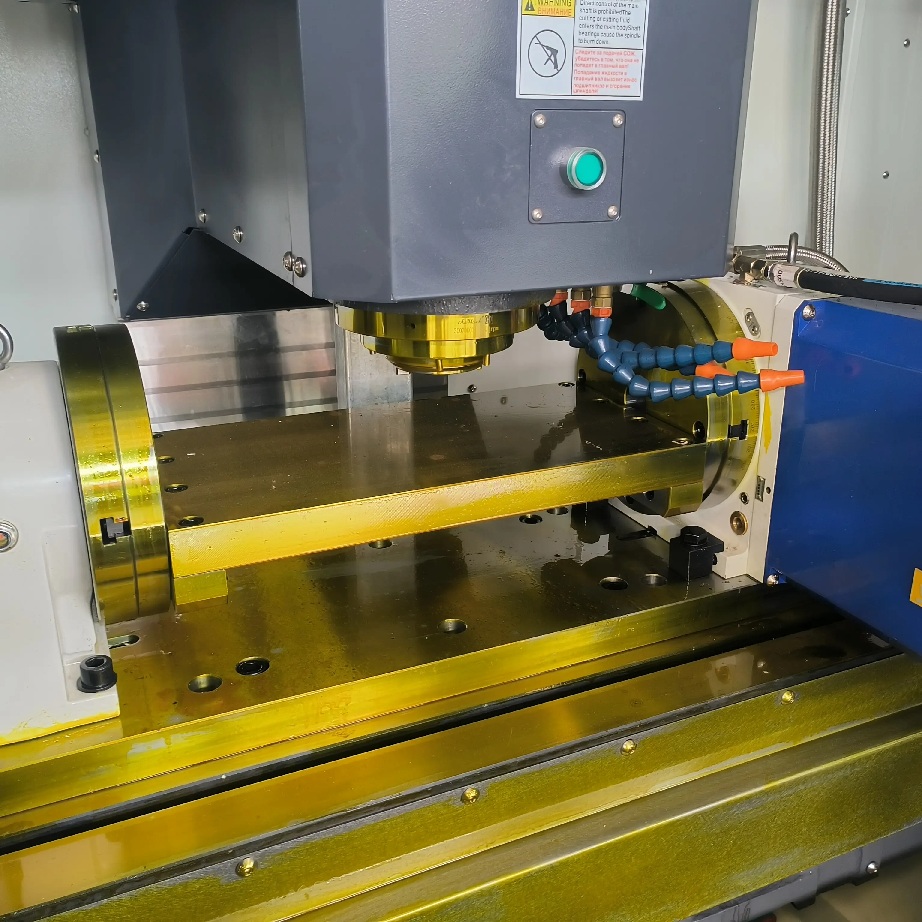 Вертикальный обрабатывающий центр с ЧПУ REALREZ VMC850 (4-ая ось + Siemens 828D)Фото 7581-05.jpg