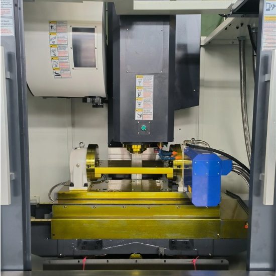 Вертикальный обрабатывающий центр с ЧПУ REALREZ VMC850 (4-ая ось + конвейер + Fanuc Oi-MF tf plus)Фото 7582-06.jpg