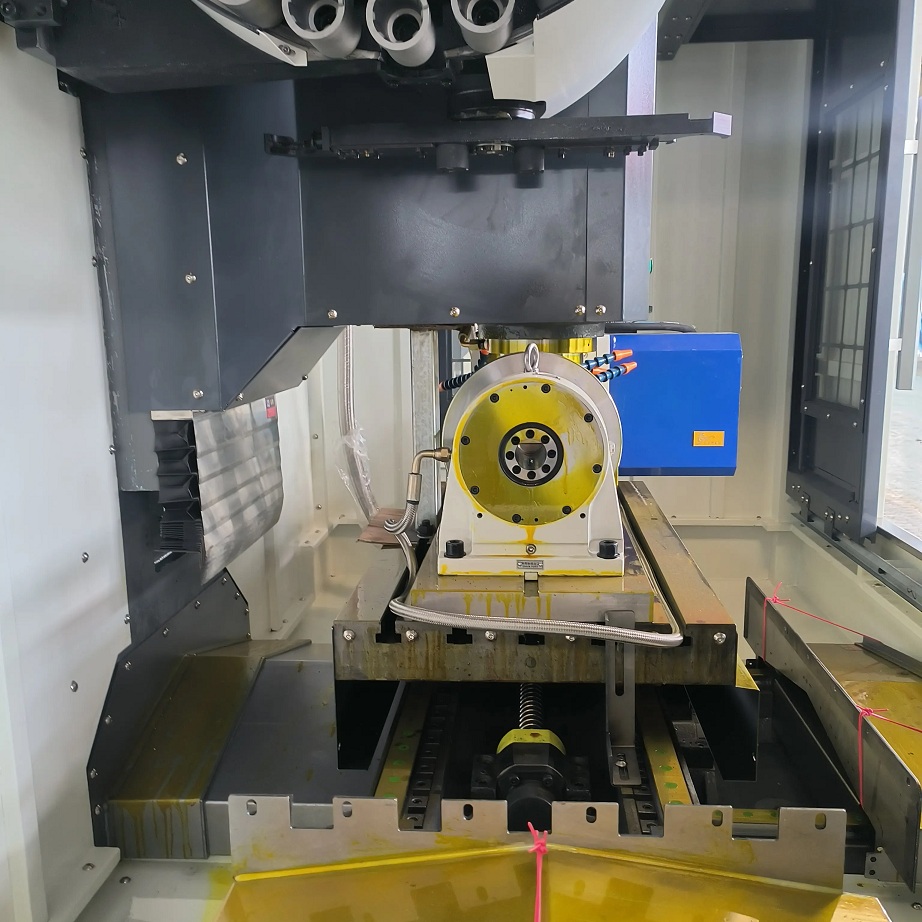 Вертикальный обрабатывающий центр с ЧПУ REALREZ VMC850 (4-ая ось + конвейер + Siemens 828D)Фото 7583-04.jpg