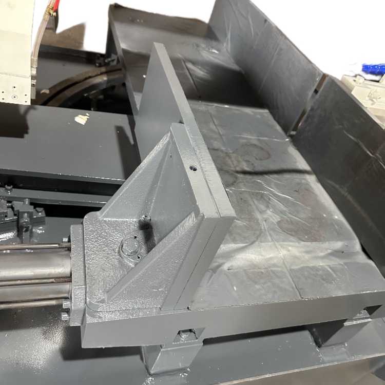 Полуавтоматический ленточнопильный станок REALREZ GB4250XФото 7619-05.jpg