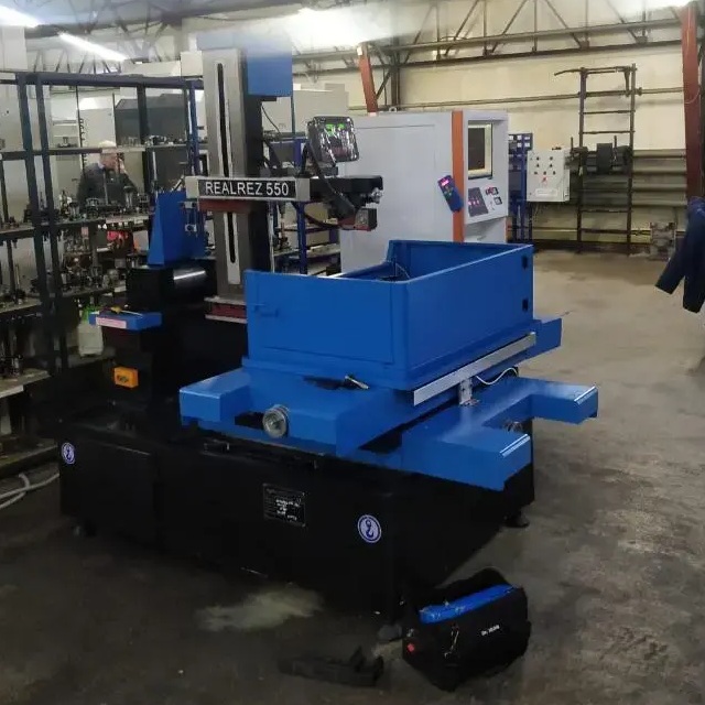 Электроэрозионный вырезной станок Realrez 550 (DK7755)Фото 7661-02.jpg