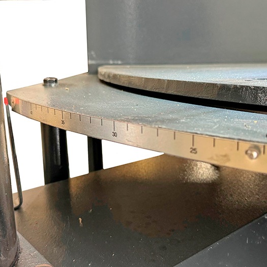 Автоматический двухколонный ленточнопильный станок GNC 4250 Z с поворотной рамойФото 8665-03.jpg