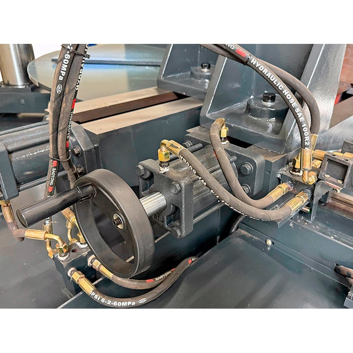 Автоматический двухколонный ленточнопильный станок GNC 4250 Z с поворотной рамойФото 8665-05.jpg