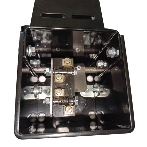 Педальный выключатель одинарный открытый ВПО-1 МП1107Фото 9514-02.jpg