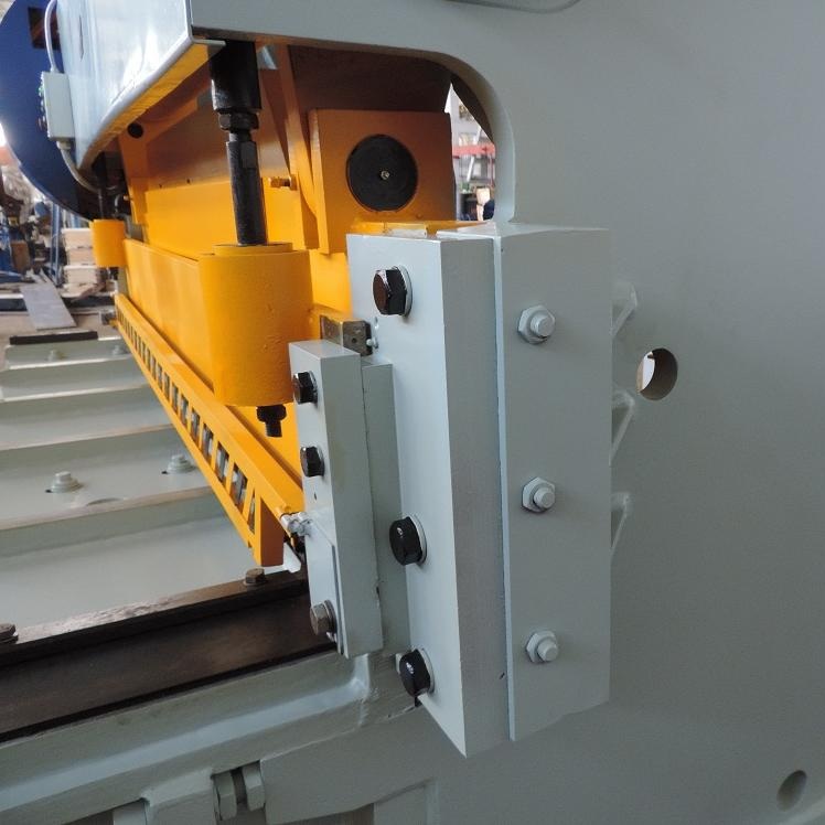 Механические гильотинные ножницы НЛ3424 (16х2500мм)Фото 9684-02.jpg