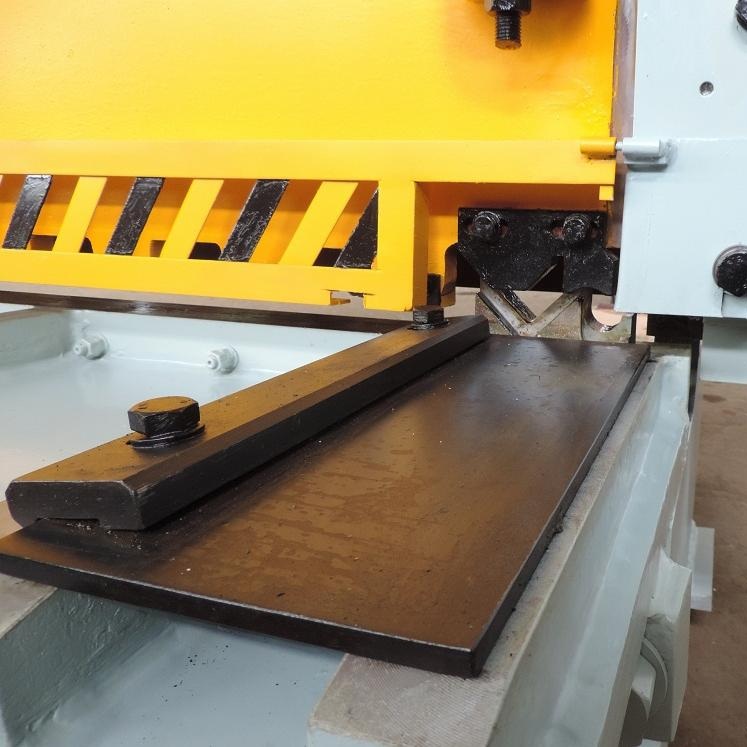 Механические гильотинные ножницы НЛ3424 (16х2500мм)Фото 9684-04.jpg