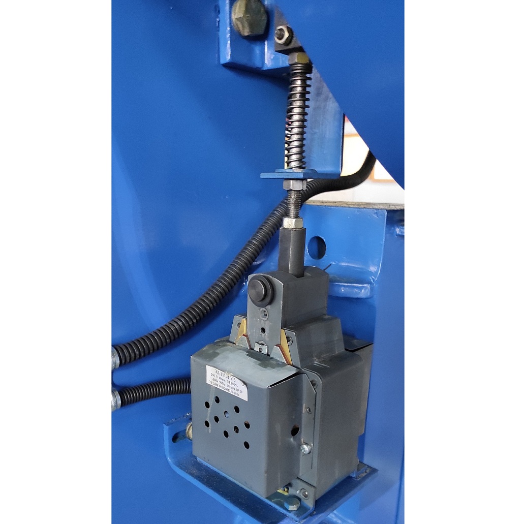 Механические гильотинные ножницы НЛ3427 (20 х 2000мм)Фото 9686-04.jpg