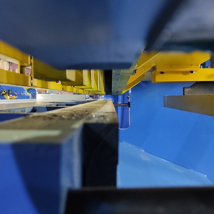 Механические гильотинные ножницы НЛ3427 (20 х 2000мм)Фото 9686-07.jpg