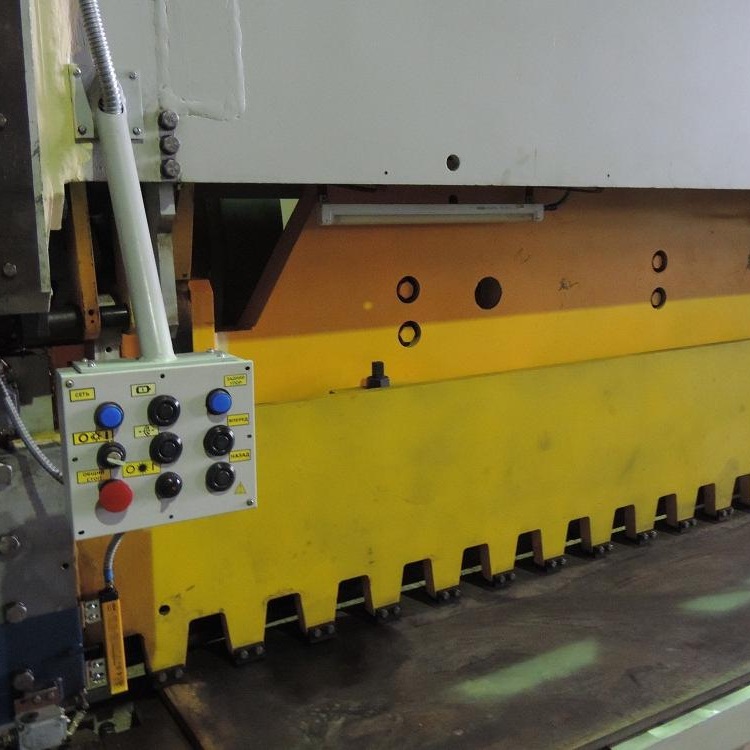 Механические гильотинные ножницы НЛ3429 (20х3150мм)Фото 9688-03.jpg