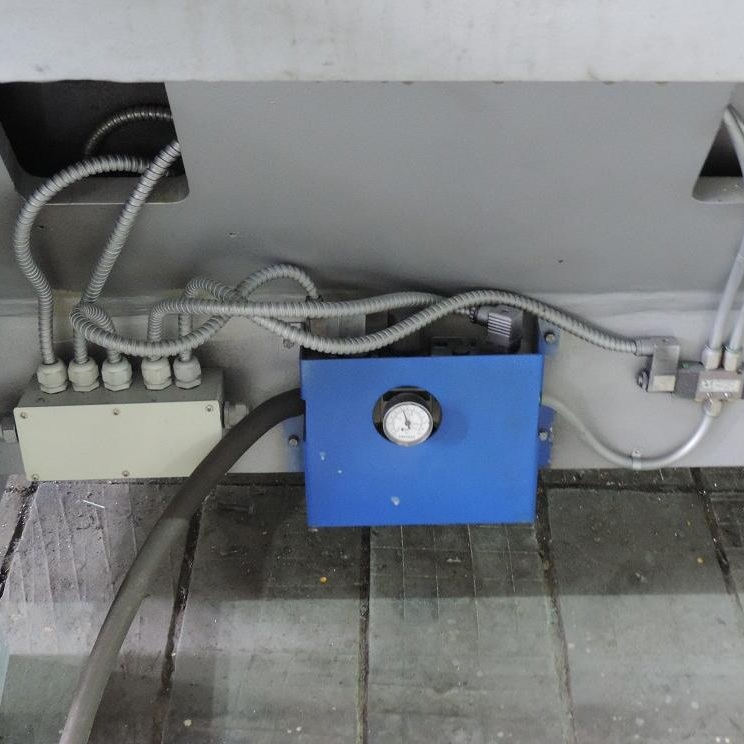 Гидравлические гильотинные ножницы НГ3425 (16х3100 мм)Фото 9693-06.jpg