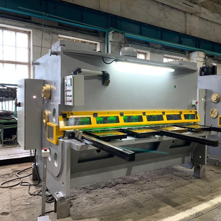 Гидравлические гильотинные ножницы НГ3428 (20х2500 мм)Фото 9694-05.jpg