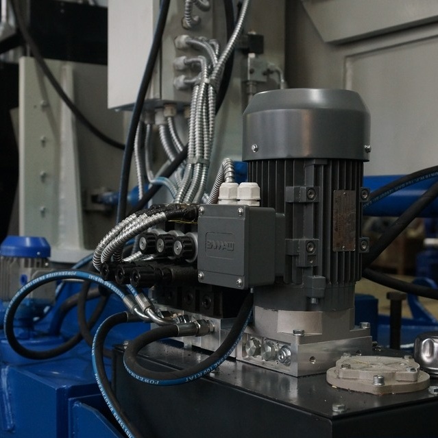 Ленточнопильный станок по металлу ЛПС8535Н (350х520)Фото 9704-04.jpg