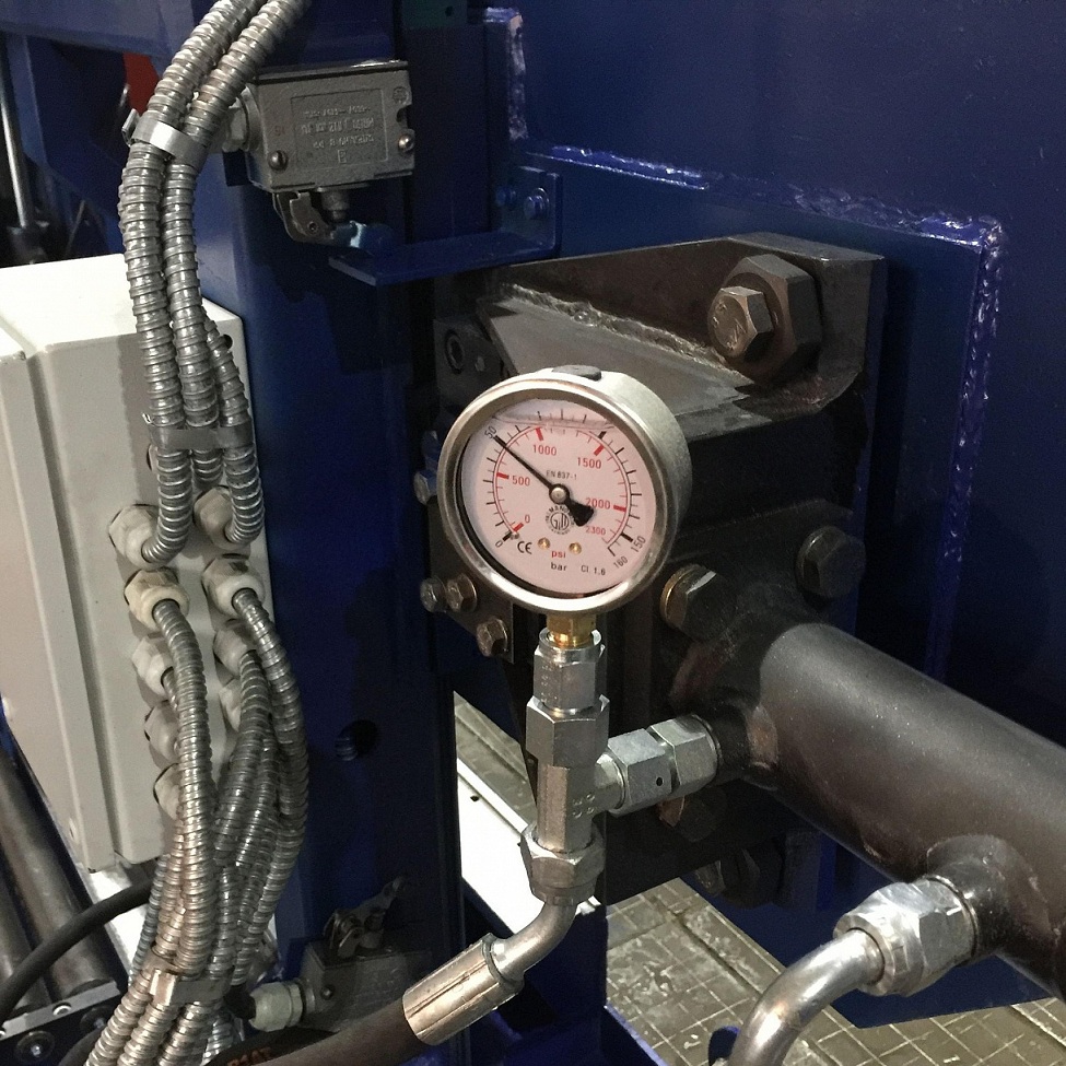 Ленточнопильный станок по металлу ЛПС8535 (350х500)Фото 9705-04.jpg