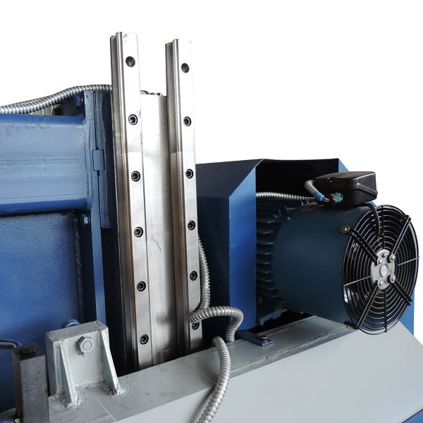 Ленточнопильный станок по металлу ЛПС8560 (600х800)Фото 9708-03.jpg