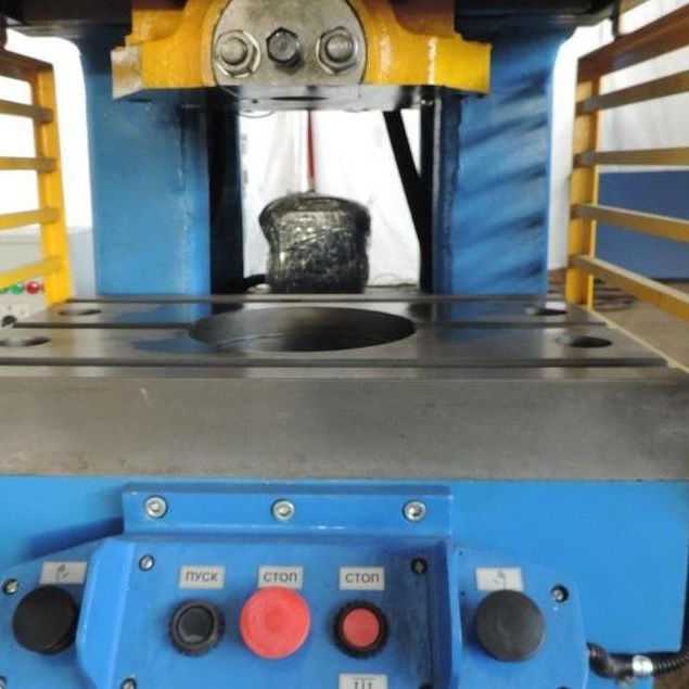 Пресс кривошипный КД2126 — пресс усилием 40 тоннФото 9739-03.jpg