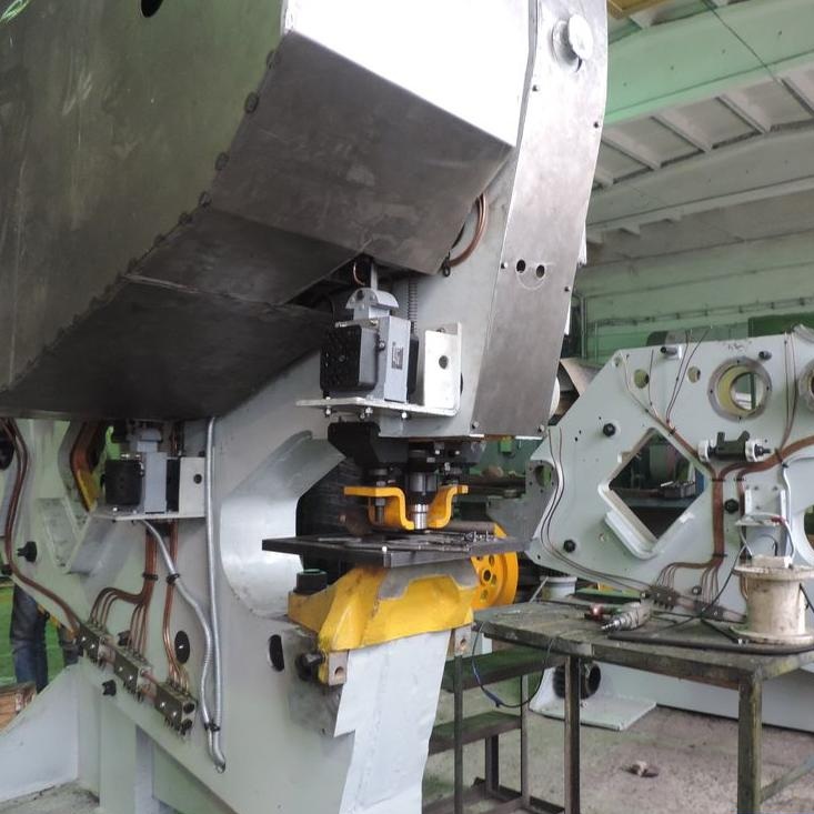 Пресс для пробивки отверстий КБ1931 (усилие 1250 кН)Фото 9749-03.jpg