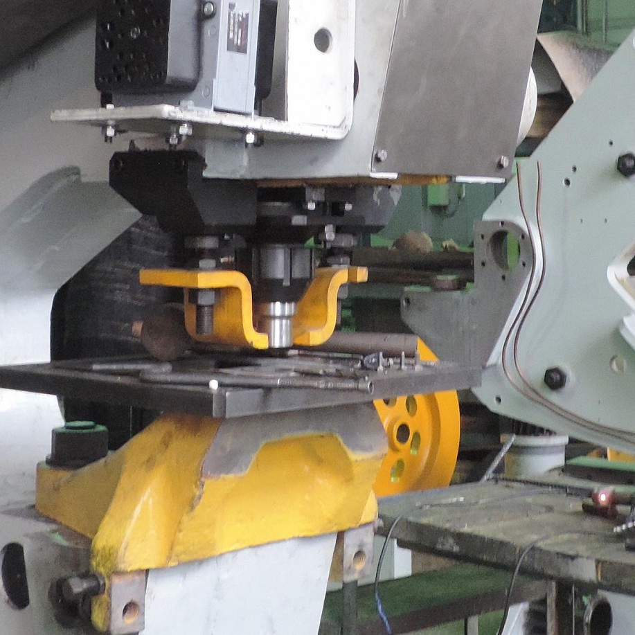 Пресс для пробивки отверстий КБ1932 (усилие 1600 кН)Фото 9750-06.jpg