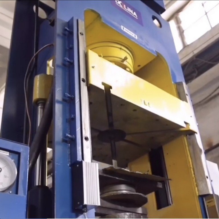 Пресс для пластмасс ДГ2424Фото 9770-04.jpg