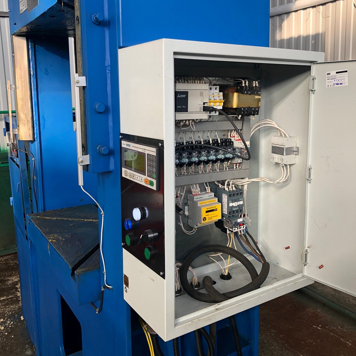 Пресс для пластмасс ДГ2426Фото 9771-05.jpg