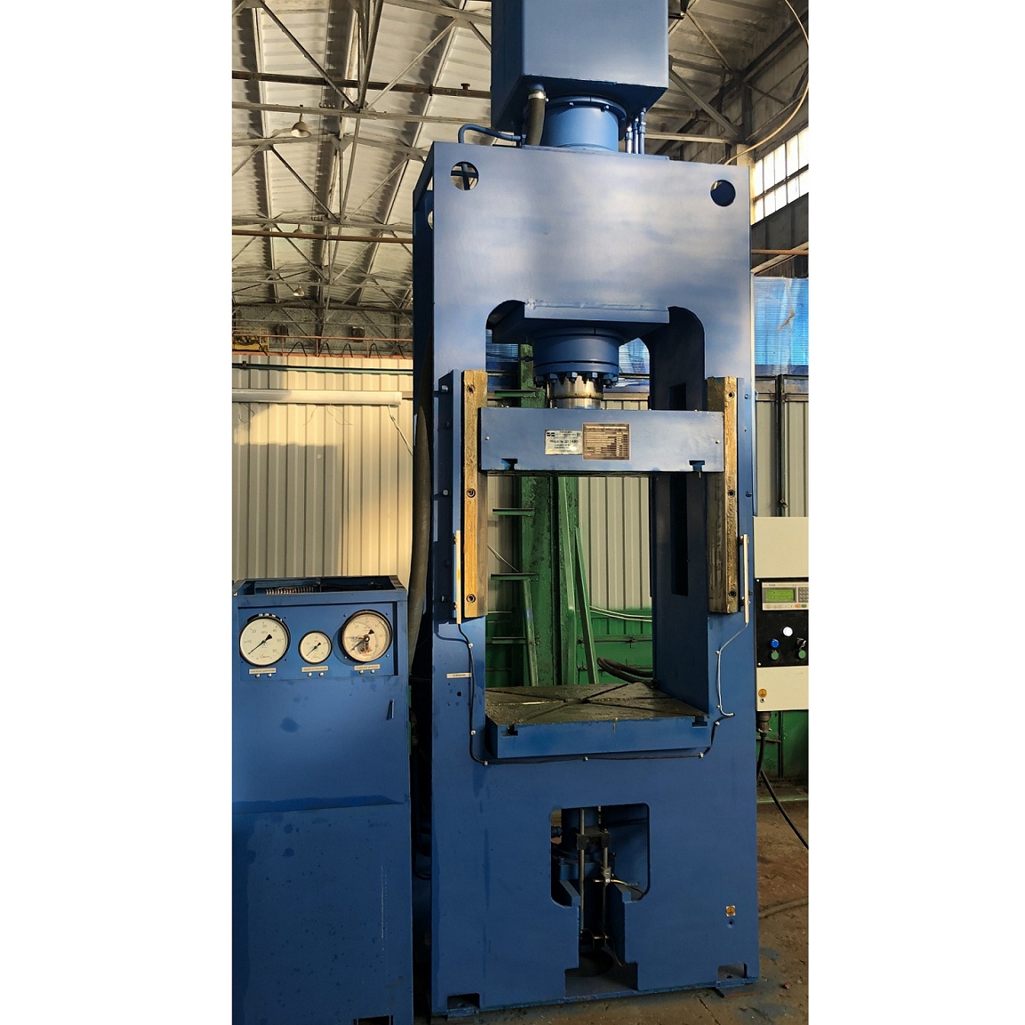 Пресс для пластмасс ДГ2428Фото 9772-05.jpg