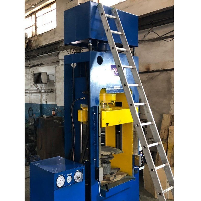 Пресс для пластмасс ДГ2432Фото 9774-03.jpg