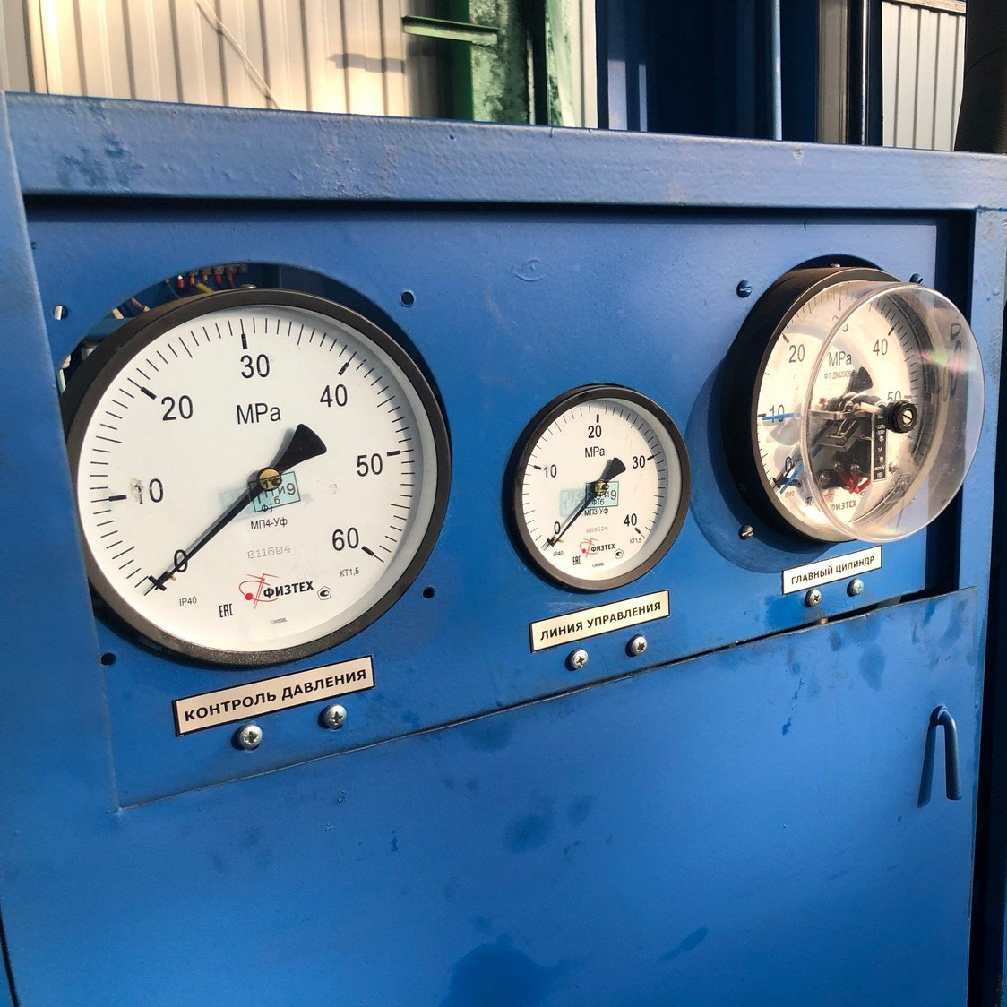 Пресс для пластмасс ДГ2432Фото 9774-04.jpg