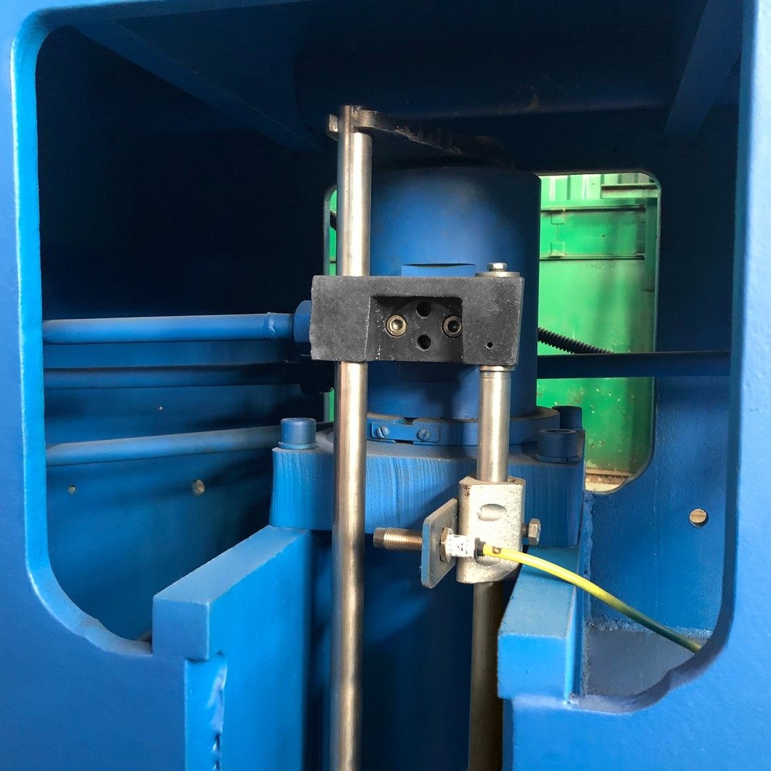 Пресс для пластмасс ДГ2434Фото 9775-04.jpg