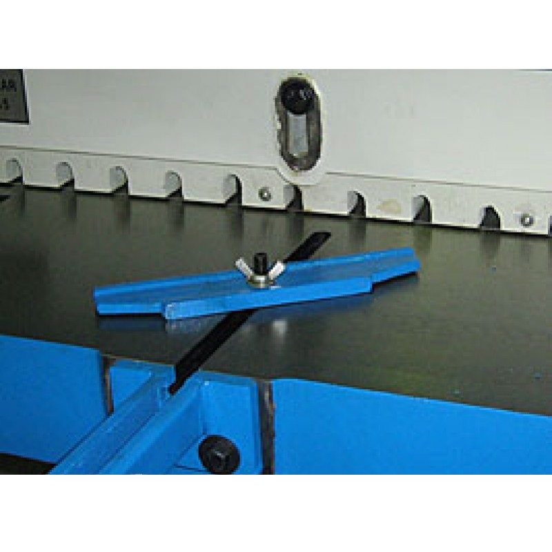 Ручная гильотина с ножным приводом Stangroup Machinery Q01-1.5X1320Фото 9948-06.jpg