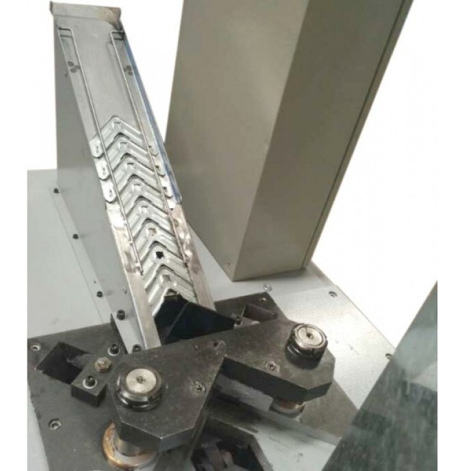  Станок для вставки уголков Stangroup Machinery Corner Fixing CF-200Фото 9971-04.jpg